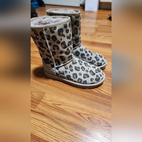 UGG Classic Short II Bootie size 7 - Picture 3 of 9